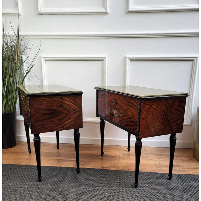 Italian Art Deco Style Walnut Bedside Tables with Glass Tops, 1950s, Set of 2 For Sale - Image 6 of 9