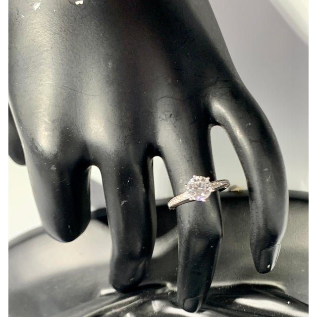 GIA Certified 1.01 Carat VS2, E Round Solitaire Diamond Engagement Platinum Ring For Sale - Image 12 of 18