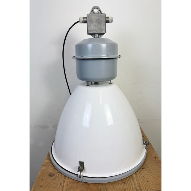 Large Industrial White Enamel Lamp with Clear Glass Cover from Elektrosvit, 1960s For Sale - Image 15 of 18
