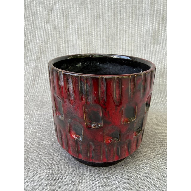 Small vintage Mid Century red and black planter. Marked on the base. Very good condition with a small chip in the foot,...
