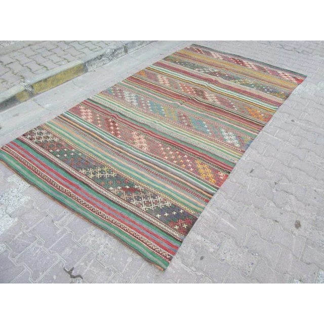 1960s Turkish Embroidered Kilim Rug For Sale - Image 4 of 6