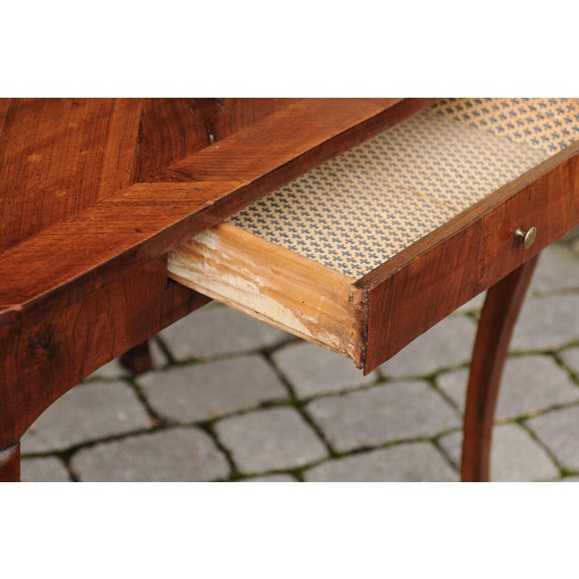 Italian 1780s Walnut Table with Quarter Veneer, Single Drawer and Cabriole Legs For Sale - Image 9 of 12