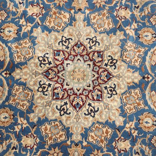 Middle Eastern Rug in Wool For Sale - Image 4 of 9