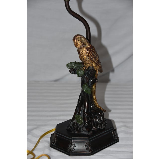 Perched upon a tree stump, the charming parrot table lamp adds character to interiors. Made from resin with exquisite...