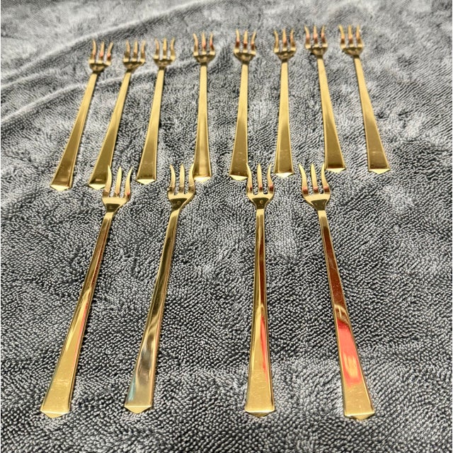 Vintage Mid-Century Dirilyte "Regal" Flatware Set - Solid Golden Bronze - Large 115-Piece Service Assortment With Original 2-Tier Wood Chest For Sale - Image 11 of 12
