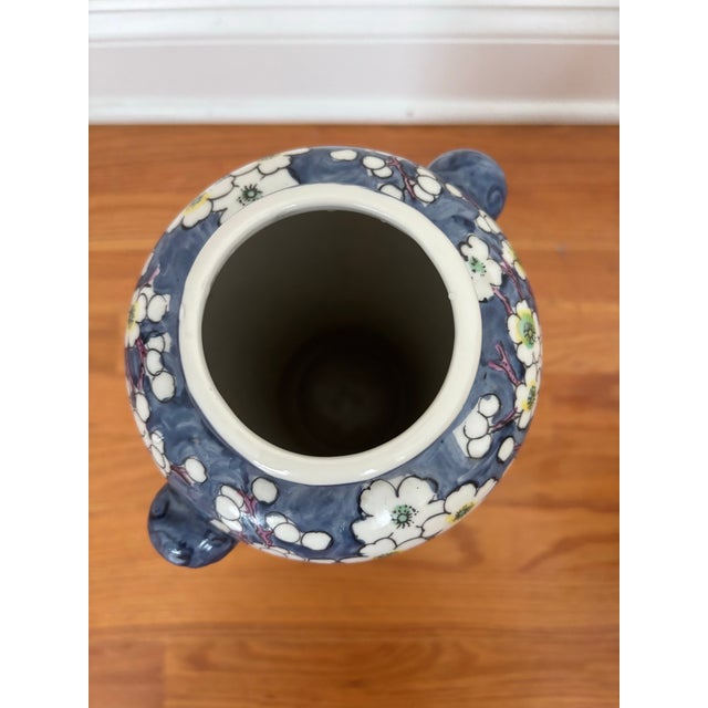 Eclectic Asymmetric Vase Pair – 1980s Harris Potteries & Chinoiserie Prunus Porcelain For Sale - Image 4 of 12