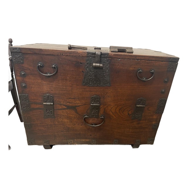 Antique Korean Money Chest Trunk 18th Century Whirlong Log Accents For Sale