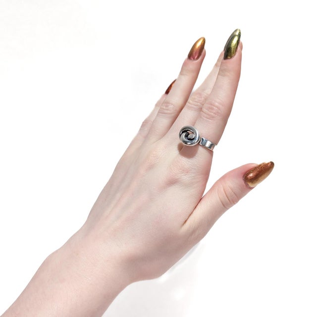 Vintage Puig Doria Sterling Silver Pretzel Knot Band Ring For Sale - Image 4 of 10