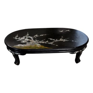 Vintage Chinese Black Lacquer Oval Coffee Table – Mother of Pearl Inlay Chinoiserie For Sale