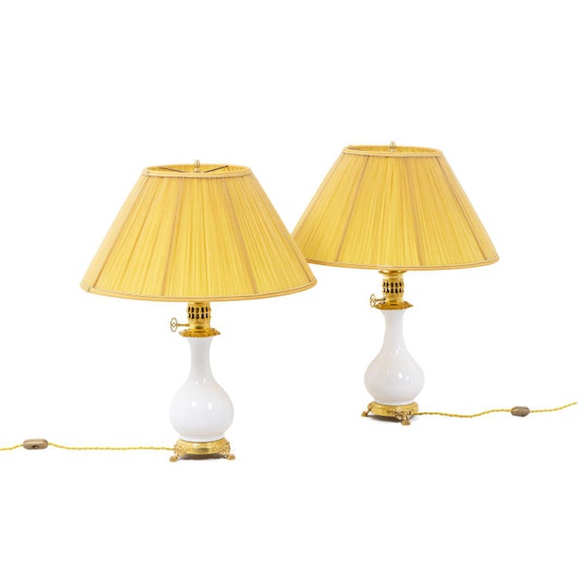White Table Lamps in White Porcelain and Bronze, 1880s, Set of 2 For Sale - Image 8 of 8