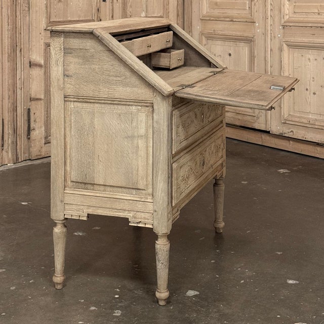 18th Century French Louis XVI Secretary Desk in Stripped Oak For Sale - Image 9 of 18
