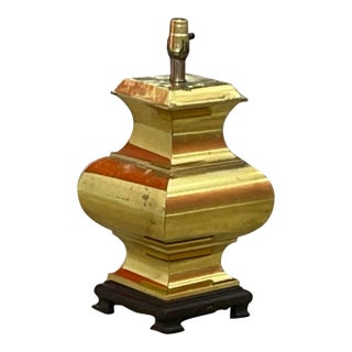 1970s Polished Brass Figural Table Lamp – Midcentury Modern & Chinoiserie Style, Kovach or Laurel Lamp Co. For Sale