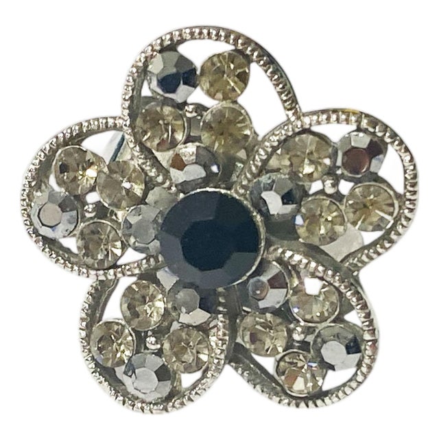 Vintage Silver Tone Ring With Unique Flower Shape Size 7 Resizable For Sale