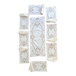 1910s Set of Madeira Hand Embroidered Linen Table Set - 8 Placemats 8 Napkins & 1 Table Runner - 17pcs For Sale