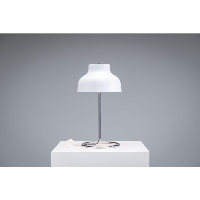 This vintage table lamp embodies a refined balance of form and function, making it a timeless addition to any interior....