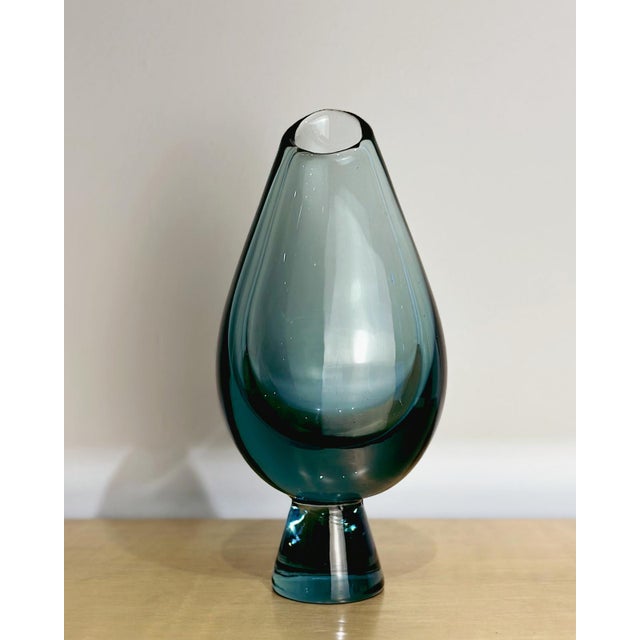 Vicke Lindstrand Twilight Blue Vase by Vicke Lindstrand for Kosta, 1960s For Sale - Image 4 of 4