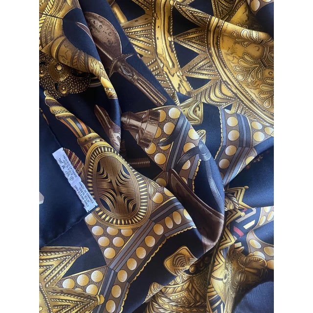 Hermès Silk Scarf « L’or Des Chefs » 1997 For Sale - Image 10 of 10
