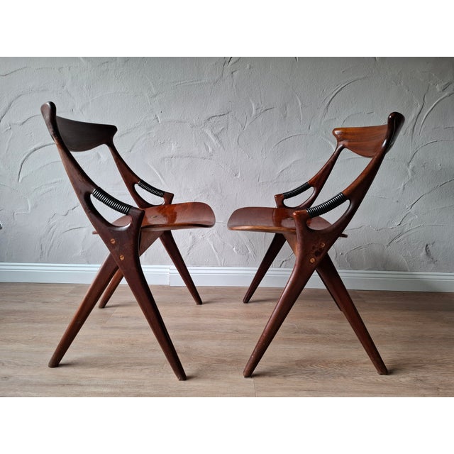 The model 71 chair was designed by Arne Hovmand-Olsen for Mogens Kold Møbelfabrik, denmark in the 1950s. The construction...