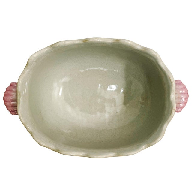 2020s Chinoiserie Pink & White Footed Scalloped Cachepot in the Style of United Wilson For Sale - Image 5 of 7