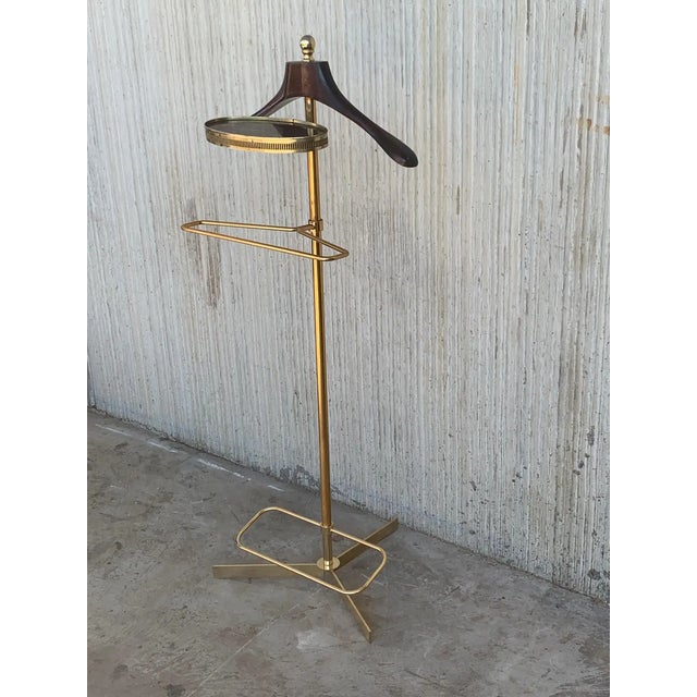 Hollywood Regency 1970s Italian Hollywood Regency Brass and Wood Valet Stand Dressboy With Mirror For Sale - Image 3 of 11