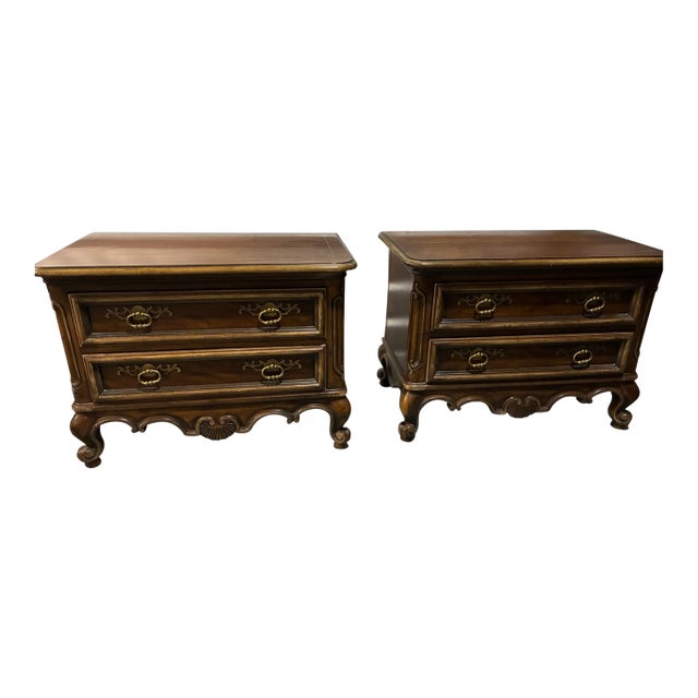 Vintage Drexel Heritage Brittany Collection Louis XV French Provincial Nightstand End Tables (Pair) For Sale