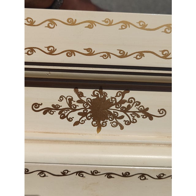 Late 20th Century Vintage White Curio/Display Cabinet For Sale - Image 5 of 6