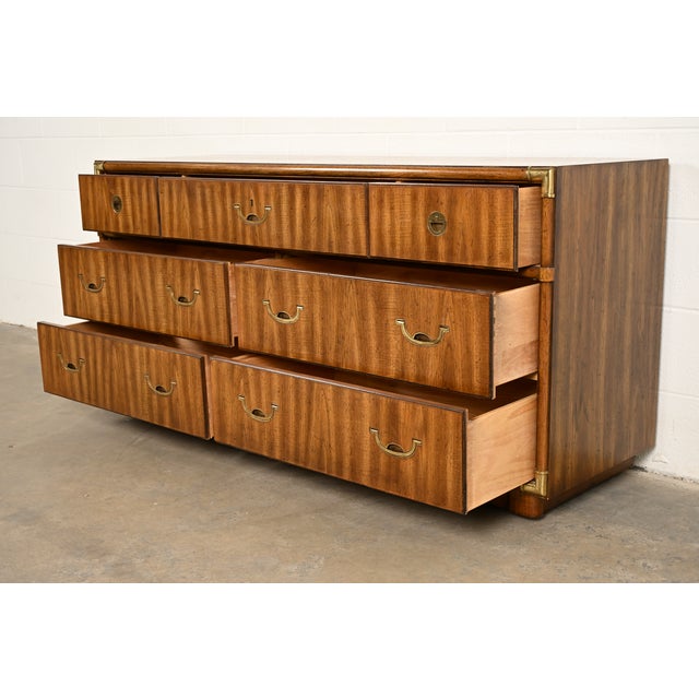 Drexel Heritage Mid-Century Modern Hollywood Regency Campaign Walnut Dresser or Credenza, 1970s For Sale In South Bend - Image 6 of 16
