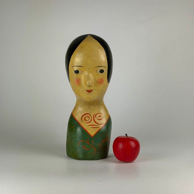 French Mid 19th Century French Marotte/Milliner Mannequin Bust in Green Dress & Black Hair For Sale - Image 3 of 11