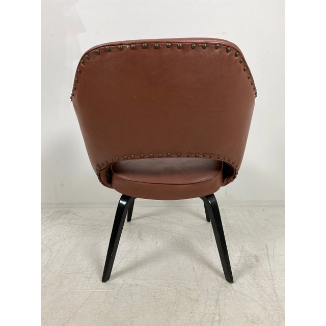 1960s Vintage Eero Saarinen for Knoll Style Vinyl Arm Chair For Sale - Image 6 of 10