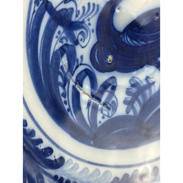Blue Spanish Talavera Blue and White Faience Charger with Bird and Helechos y Palmeta Decoration, 18th Century For Sale - Image 8 of 10