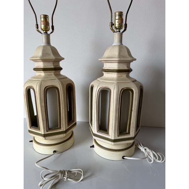 Ceramic 1970s Hollywood Regency Palm Beach Pagoda Style Ceramic Table Lamps – A Pair For Sale - Image 7 of 10