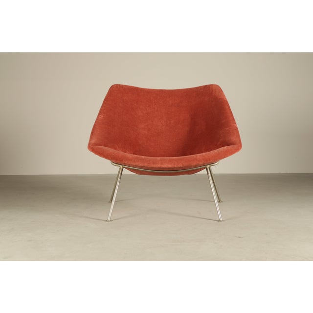 Mid-Century Modern F156 Little Oyster Lounge Chair from Artifort, 1960s For Sale - Image 3 of 16