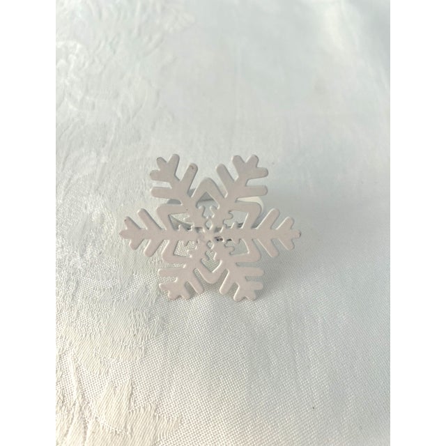 Traditional Vintage White Metal Holiday Snowflake Napkin Rings, Set of 8 For Sale - Image 3 of 4