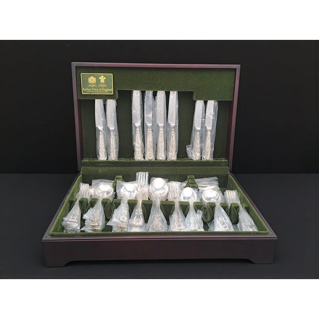 This silver-plated cutlery set for 8 by arthur price of england, made in sheffield in the 1990s, is perfect for adding a...
