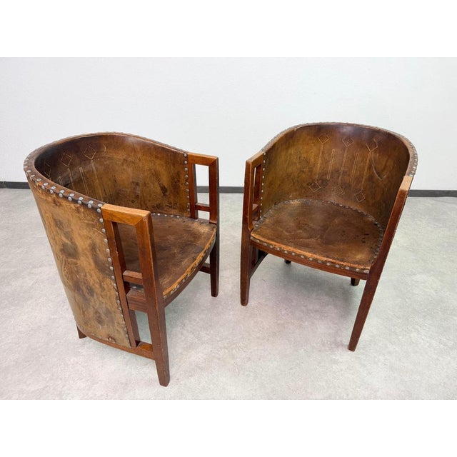 1900 - 1909 Viennese Secession Geometric Leather Tub Armchairs from Josef Hoffmann, 1905, Set of 2 For Sale - Image 5 of 15