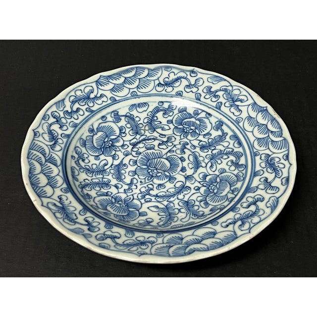 Late 20th Century Chinese Art Porcelain BLue and White Plate With Floral Design For Sale - Image 4 of 8
