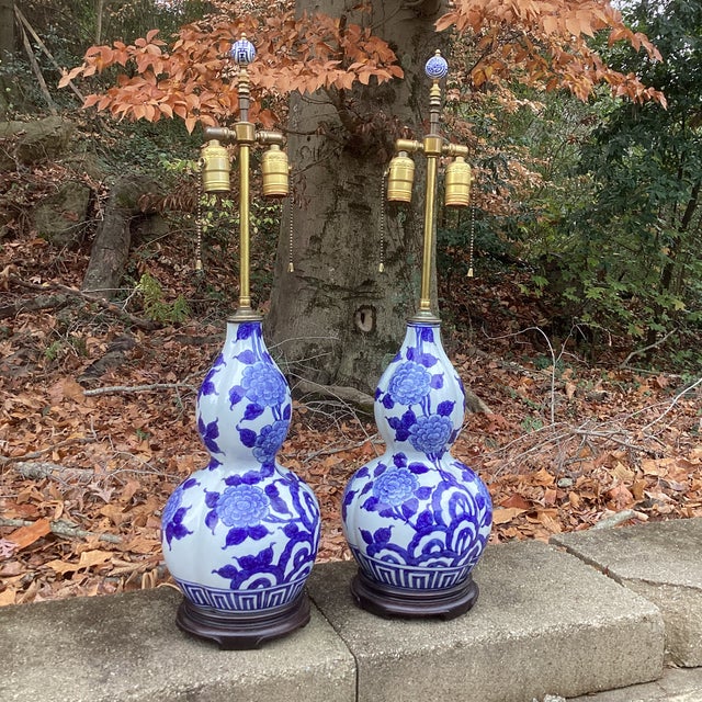 Mid 20th Century Vintage Pair of Blue and White Gourd Lamps With Dual Pull Chain Sockets For Sale - Image 5 of 5