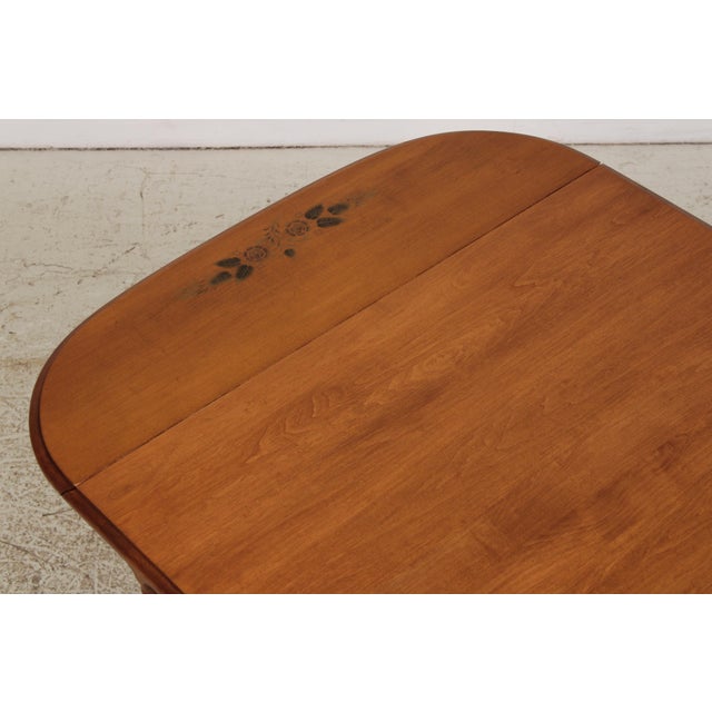 Brown Hitchcock Early American Maple Dropleaf Dining Table For Sale - Image 8 of 17