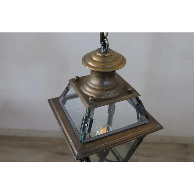 We offer this beautiful 20th-century (circa 1980s) Italian vintage lantern with a single internal bulb. Made of glass and...