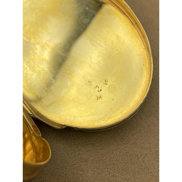 Metal Oval Snuffbox in Gold and Enamel with Miniature of Marie Antoinette, 1800s For Sale - Image 7 of 18