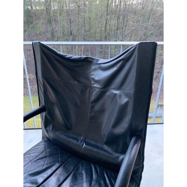 Very well-preserved original in black leather. This piece has an attribution mark, I am sure that it is completely...