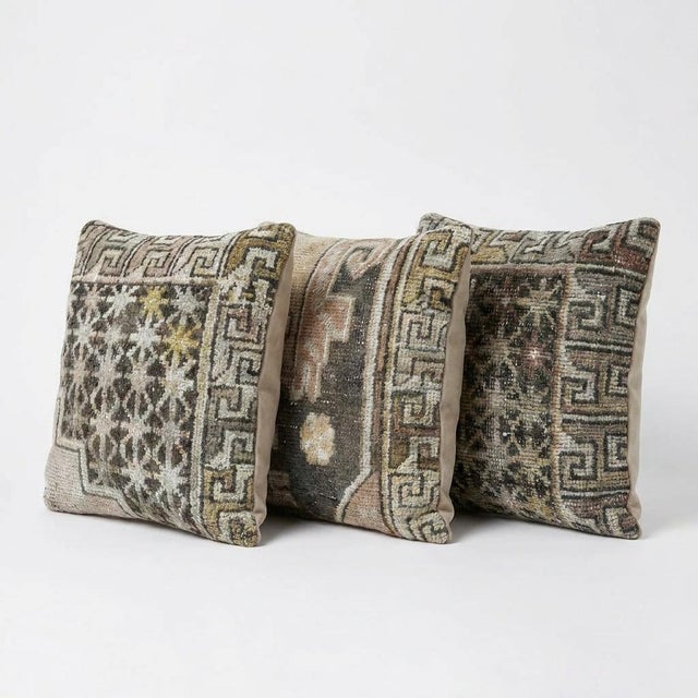 This beautiful 20'' X 20'' pillow cover set was made from authentic Turkish rug pieces. Bright colors of wool adorn the...
