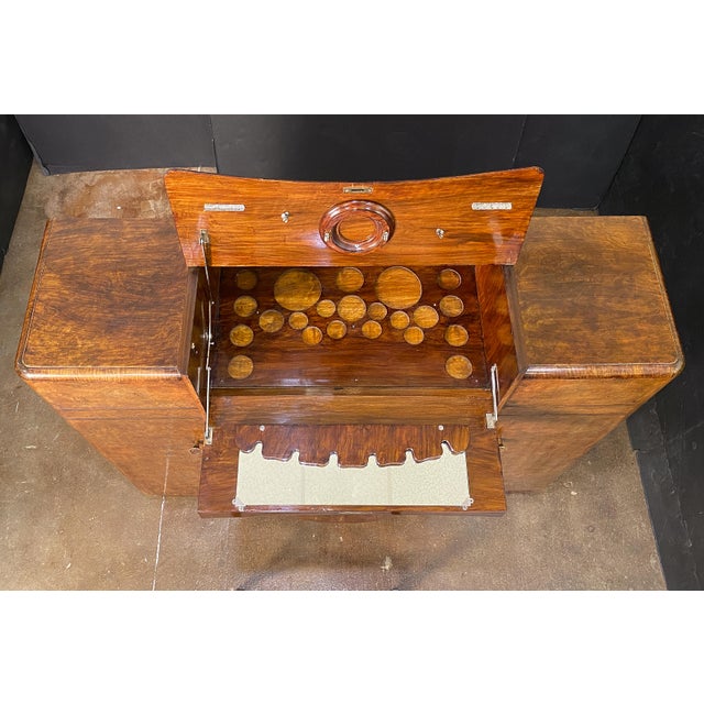 English Cocktail Bar or Drinks Cabinet From the Art Deco Era For Sale - Image 17 of 18