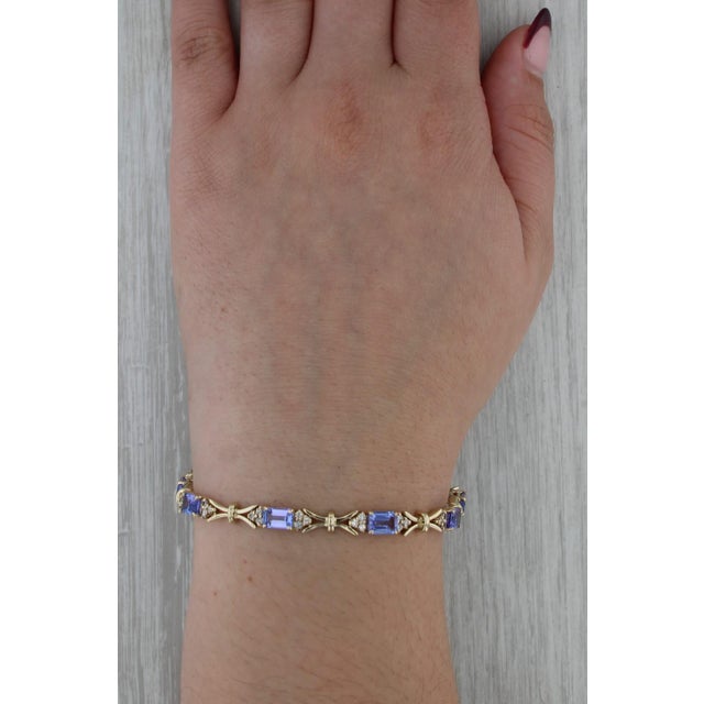 2010s 6.40ctw Tanzanite Diamond Tennis Bracelet 14k Yellow Gold 6.5" 4.7mm For Sale - Image 5 of 7