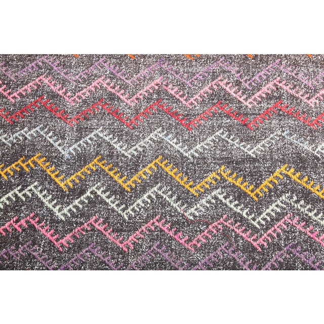 Vintage Anatolian Cicim Kilim With Zigzag Motifs – Handwoven Tribal Flatweave -6' 3'' X 9' 6 For Sale - Image 11 of 11