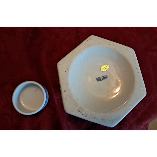 1970s Mid-Century Modern Hexagon Blue Willow Ginger Lidded Jar For Sale - Image 12 of 18