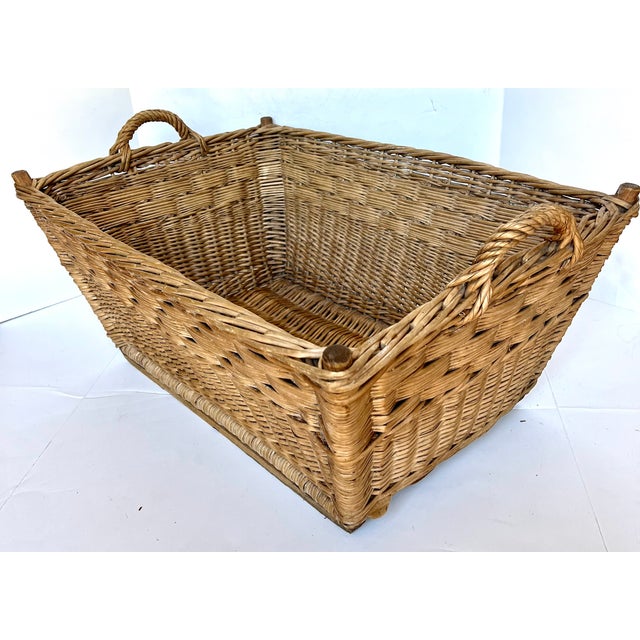 Vintage 1940s European Woven Wicker Rectangular Market Basket For Sale - Image 4 of 11