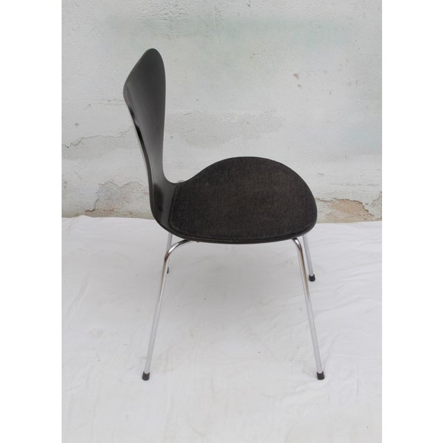 3107 Chair in Black with Upholstery by Arne Jacobsen for Fritz Hansen, 1997 For Sale - Image 6 of 13