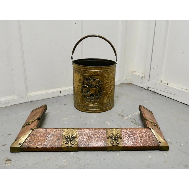 Late 19th Century Arts & Crafts Victorian Brass and Copper Fender, 1890s For Sale - Image 5 of 6