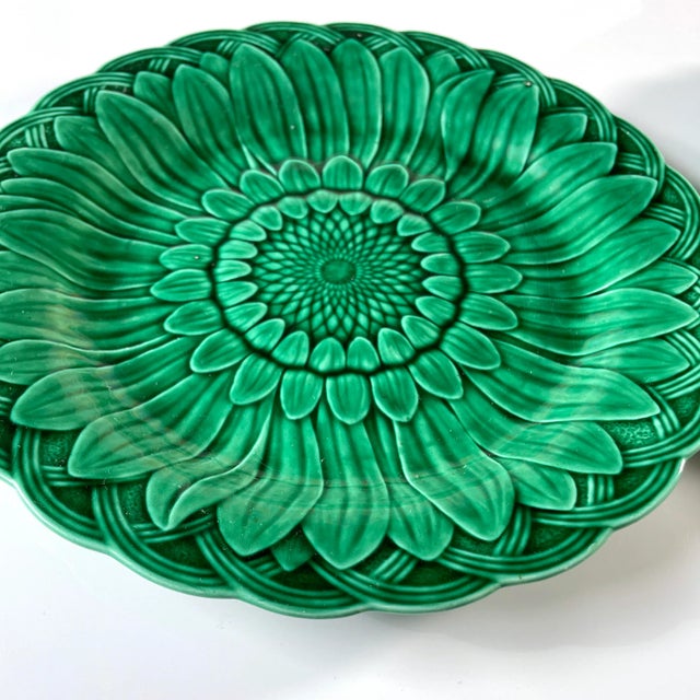 Pair of Green Wedgwood Etruria Majolica Plates With Sunflowers - 1877 For Sale In Buffalo - Image 6 of 9